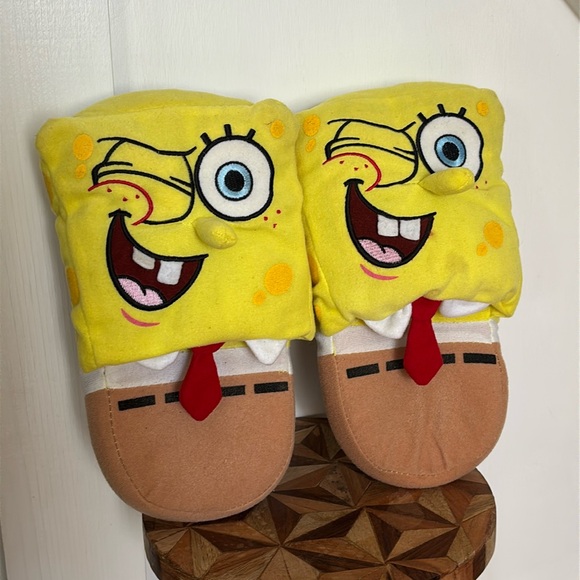 Vintage Y2K Nostalgic SpongeBob Squarepants Wink Slippers House Shoes + Pin - Picture 1 of 10